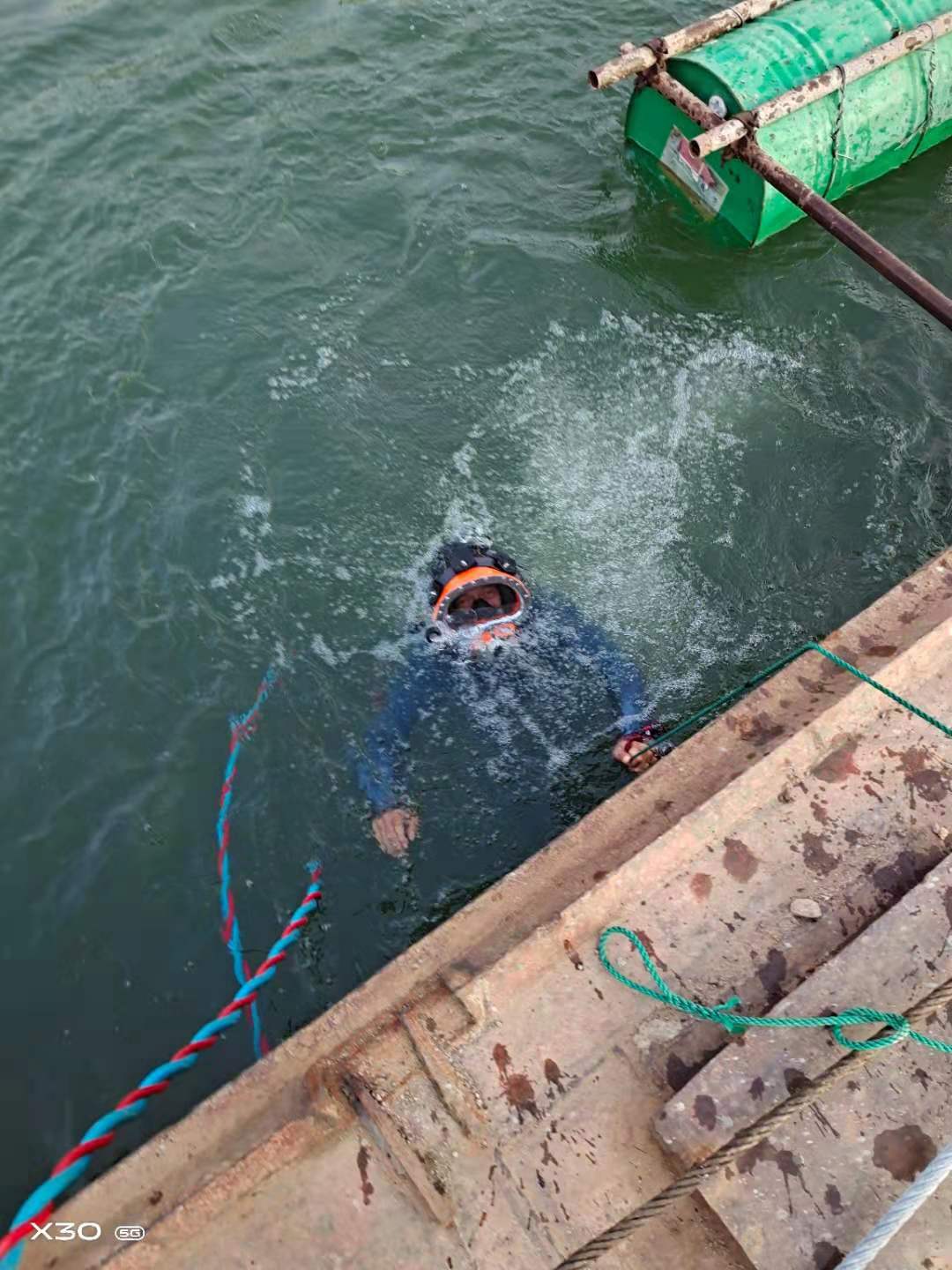 宝鸡水下取水头安装